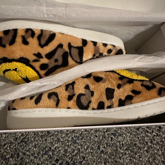 NWT: Happy Face slippers 7M - Picture 3 of 5